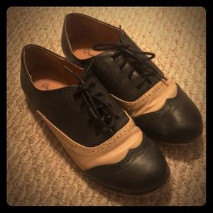 Black and Tan Ladies’ Oxford Shoes Size 8.5M